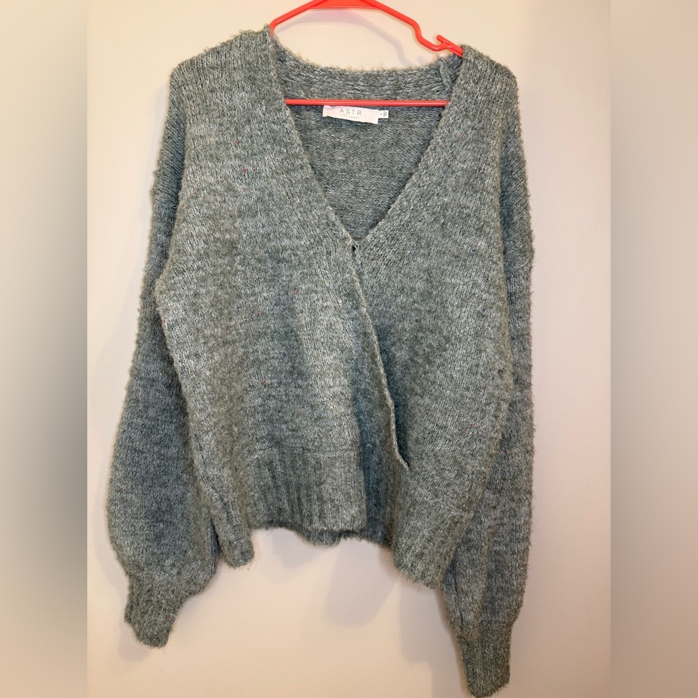 ASTR Soft Heather Gray V-Neck Pullover Sweater